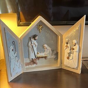 Nativity Scene Triptych with Gold Accents